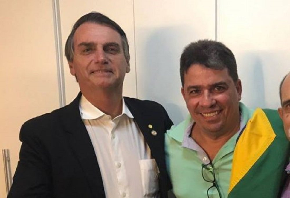 Bolsonaro coloca amigo na chefia da segurança da Petrobras Bolsonaro coloca amigo na chefia da segurança da Petrobras
