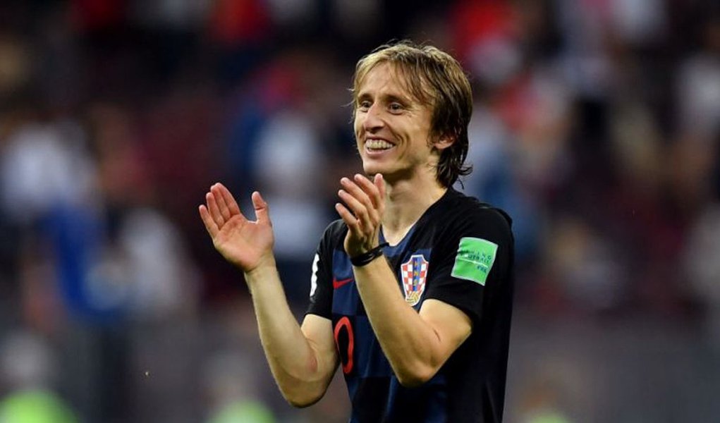 Modric desbanca Cristiano Ronaldo e é eleito melhor jogador do mundo Modric desbanca Cristiano Ronaldo e é eleito melhor jogador do mundo