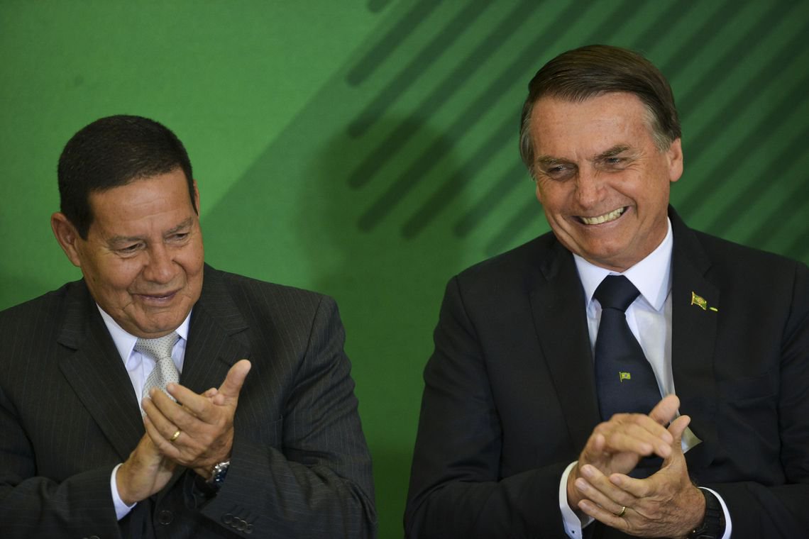 Jornal francês questiona se Bolsonaro será capaz de pragmatismo político Jornal francês questiona se Bolsonaro será capaz de pragmatismo político