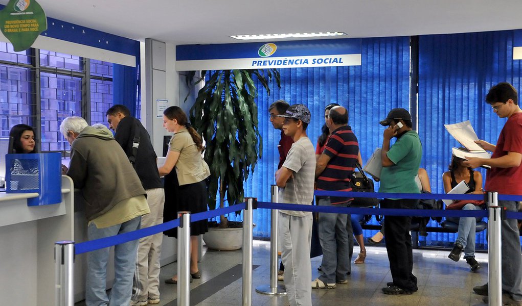 INSS pode barrar 1,3 milhão de pagamentos a aposentados e pensionistas (Foto: ANTONIO CRUZ/ABR ) INSS pode barrar 1,3 milhão de pagamentos a aposentados e pensionistas