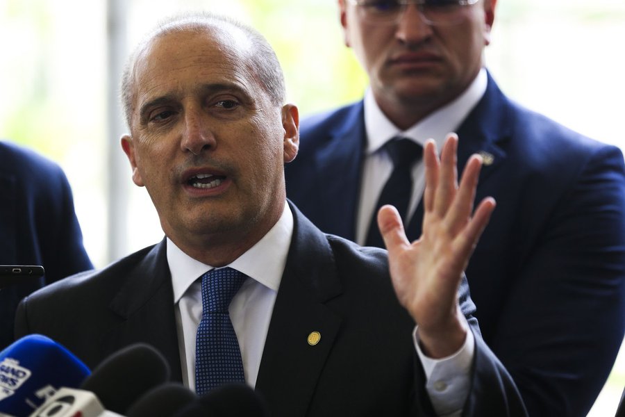 Onyx usava notas fiscais de empresa de amigo para receber verba de gabinete (Foto: José Cruz - ABR) Onyx usava notas fiscais de empresa de amigo para receber verba de gabinete
