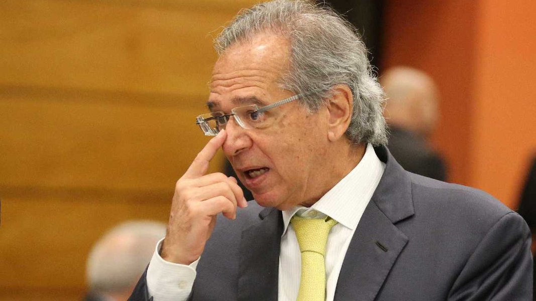 Guedes quer reduzir ainda mais transição proposta por Temer na previdência Guedes quer reduzir ainda mais transição proposta por Temer na previdência