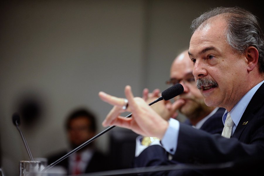 Mercadante: Vélez age totalmente fora da lei (Foto: Marcos Oliveira/Agência Senado) Mercadante: Vélez age totalmente fora da lei