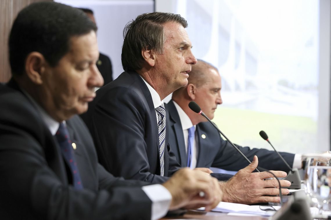 Do autoritarismo de Temer para o totalitarismo de Bolsonaro (Foto: Marcos Corrêa/PR) Do autoritarismo de Temer para o totalitarismo de Bolsonaro