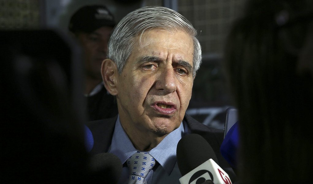 Heleno promete não bisbilhotar opositores (Foto: Antonio Cruz/ Agência Brasil) Heleno promete não bisbilhotar opositores