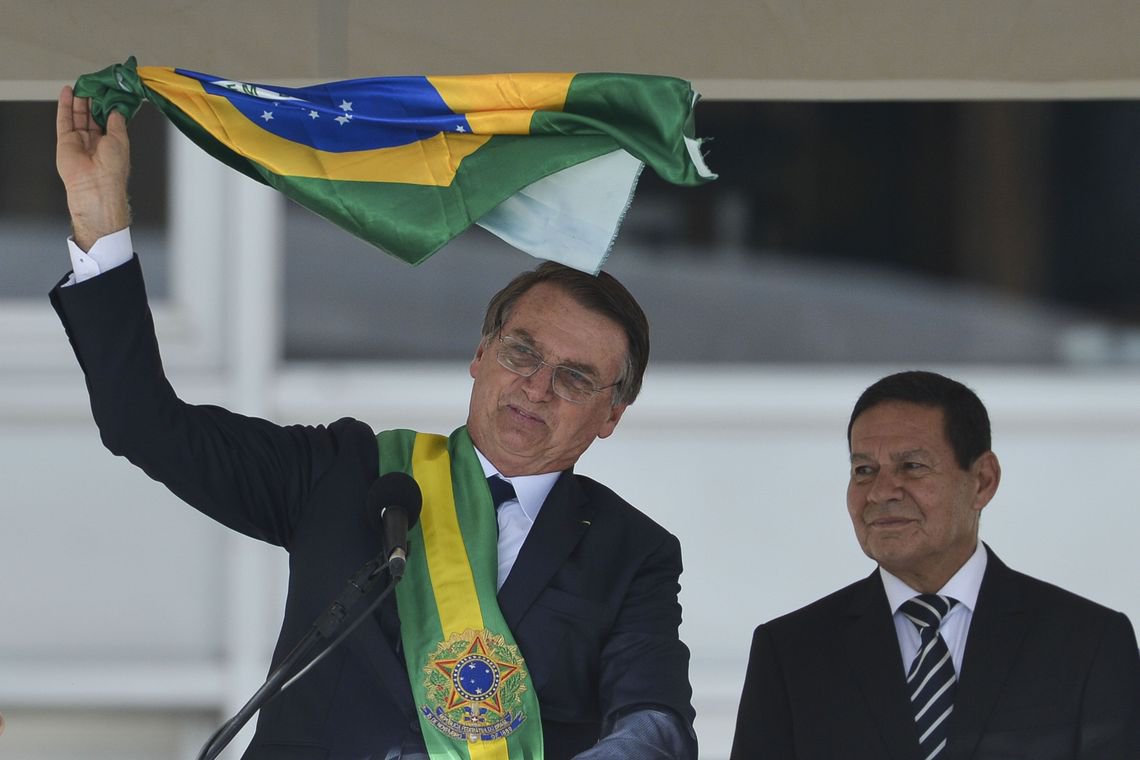 Tutela militar é inaceitável Tutela militar é inaceitável