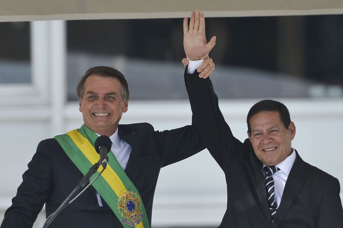 País dividido, elitismo, preconceitos, intolerância e repressão: eis que começa o governo do fascista Bolsonaro — Feliz 1964! (Foto: Marcelo Camargo/Agência Brasil) País dividido, elitismo, preconceitos, intolerância e repressão: eis que começa o governo do fascista Bolsonaro — Feliz 1964!