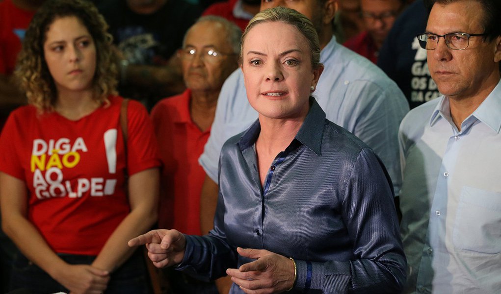 'Bolsonaro é obcecado por Lula', diz Gleisi (Foto: REUTERS/Paulo Whitaker) 'Bolsonaro é obcecado por Lula', diz Gleisi