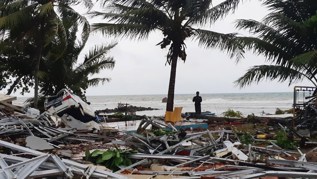 Número de mortos após tsunami na Indonésia sobe para 281 (Foto: REUTERS/Adi Kurniawan) Número de mortos após tsunami na Indonésia sobe para 281