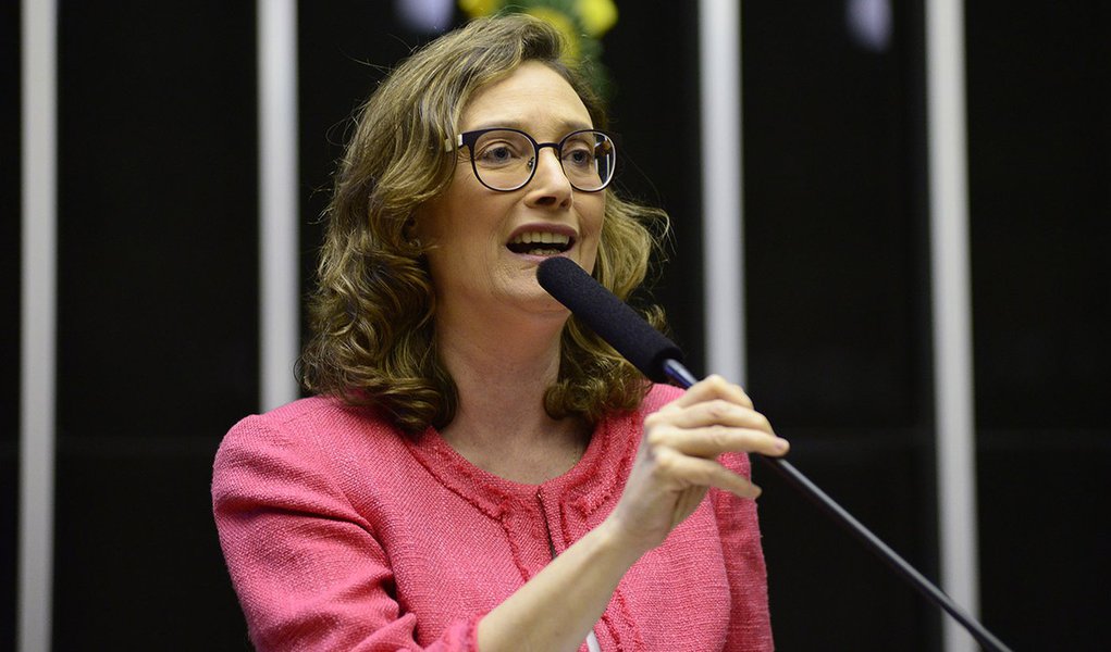 Fux manda arquivar inquérito por caixa 2 contra Maria do Rosário Fux manda arquivar inquérito por caixa 2 contra Maria do Rosário