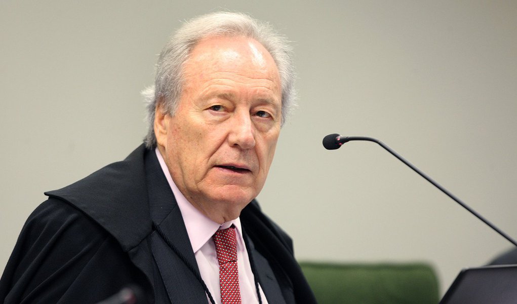 Lewandowski suspende MP e aprova aumento de servidores em 2019 Lewandowski suspende MP e aprova aumento de servidores em 2019