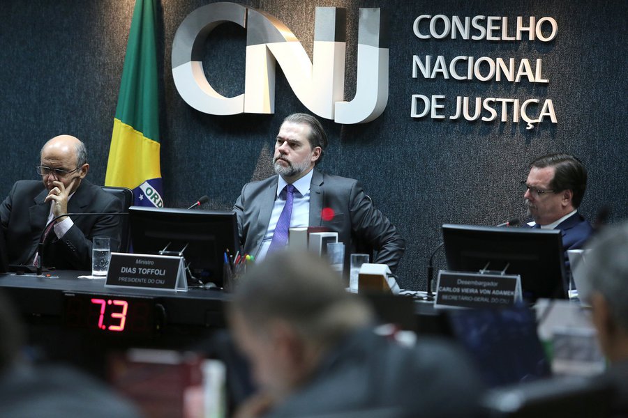 Judiciário recria auxílio-moradia, após receber aumento de 16% Judiciário recria auxílio-moradia, após receber aumento de 16%