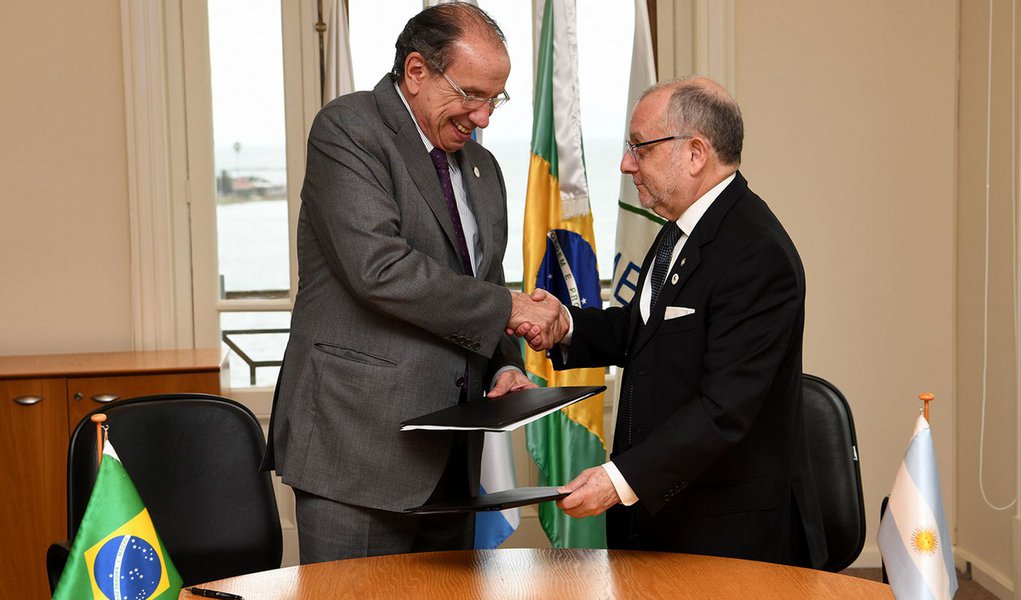 Brasil e Argentina assinam acordo de cooperação nuclear (Foto: Ministério das Relações Exteriores) Brasil e Argentina assinam acordo de cooperação nuclear