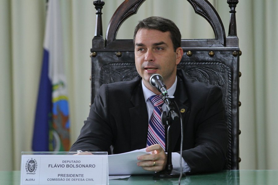 Em entrevista chapa-branca, Flávio diz que foro não foi escolha sua (Foto: Alerj) Em entrevista chapa-branca, Flávio diz que foro não foi escolha sua