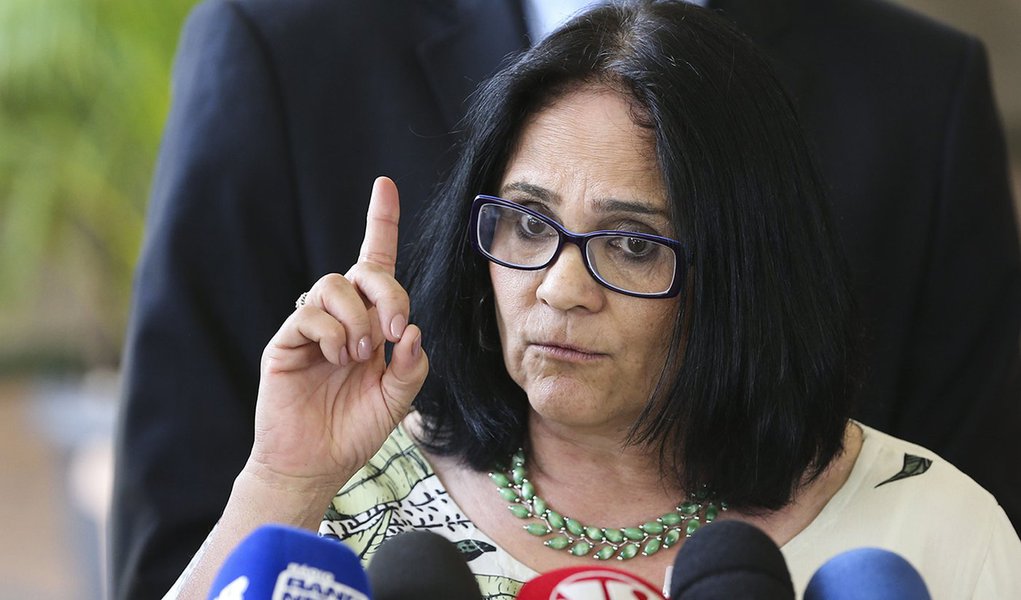Damares vai modificar composição da Comissão da Anistia (Foto: Valter Campanato/Agência Brasil) Damares vai modificar composição da Comissão da Anistia