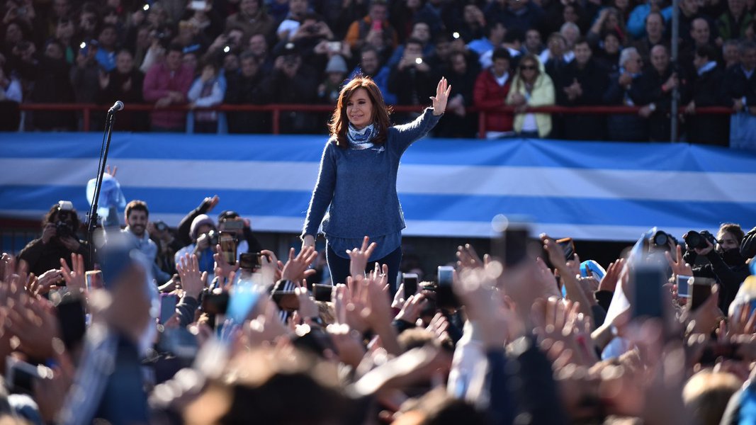 Apesar da perseguição política, Cristina lidera corrida presidencial na Argentina (Foto: Adrian Escandar) Apesar da perseguição política, Cristina lidera corrida presidencial na Argentina