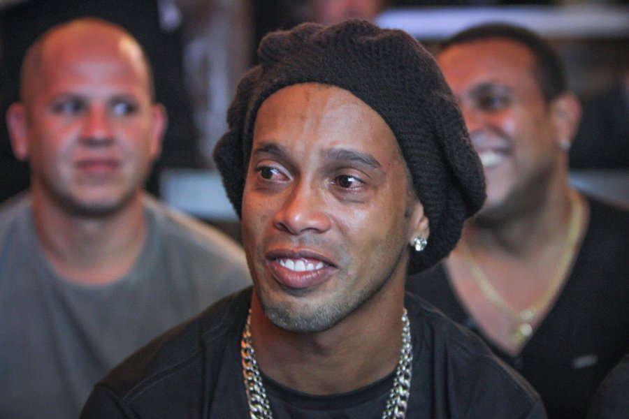 STJ mantém apreensão de passaporte de Ronaldinho Gaúcho (Foto: BRUNO CANTINI) STJ mantém apreensão de passaporte de Ronaldinho Gaúcho