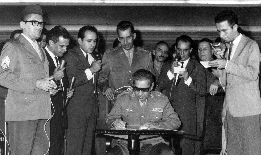 Não se pode negligenciar a Democracia Não se pode negligenciar a Democracia