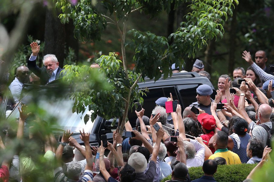 Não me conformo: não é justo, não é “normal” Lula continuar preso e o Brasil se acabando cá fora (Foto: Amanda Perobelli/Reuters) Não me conformo: não é justo, não é “normal” Lula continuar preso e o Brasil se acabando cá fora