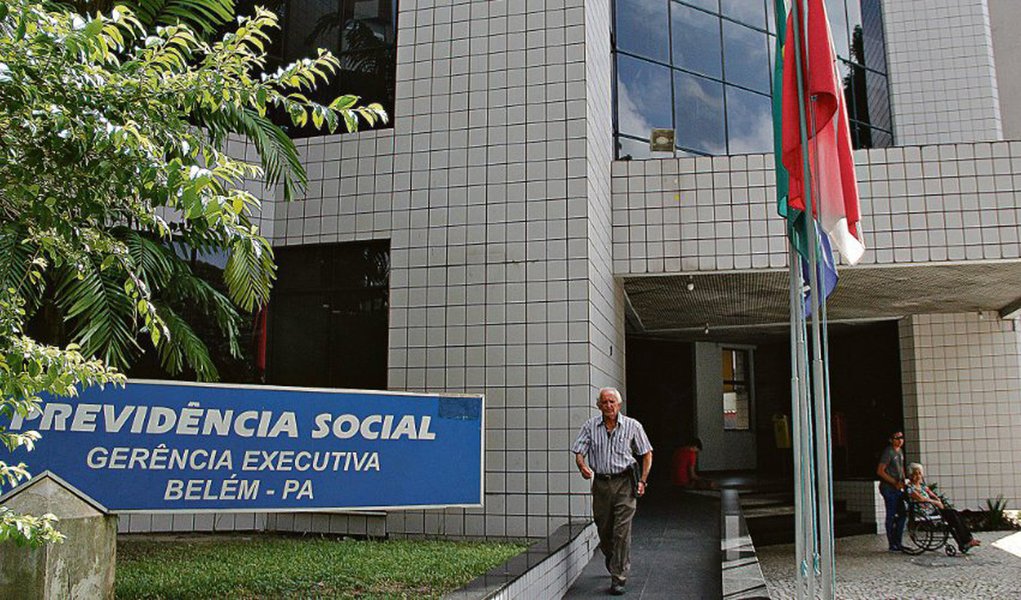 Técnico de enfermagem a Bolsonaro: 'até os 65 eu não vou aguentar' (Foto: Marcelo Camargo/Agência Brasil) Técnico de enfermagem a Bolsonaro: 'até os 65 eu não vou aguentar'