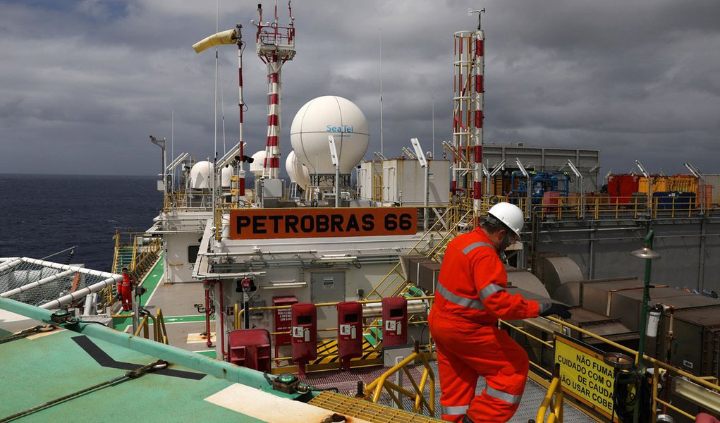 Petrobrás iniciará programa de demissão voluntária em SP (Foto: Pilar Olivares/Reuters) Petrobrás iniciará programa de demissão voluntária em SP