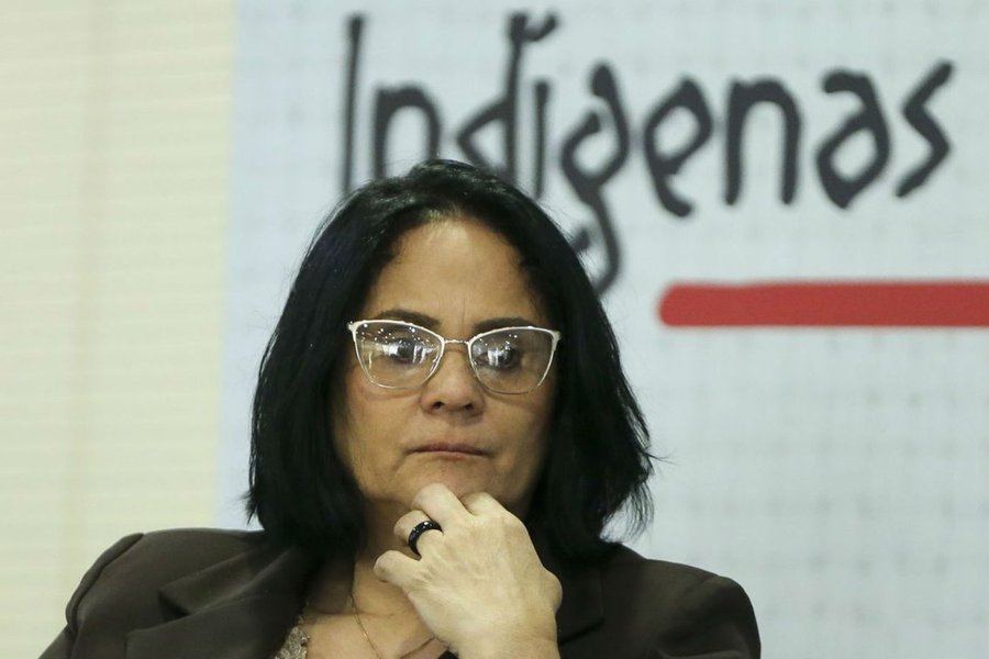 Em sessão da ONU, Damares ouve crítica por 'campanha insidiosa' de Bolsonaro contra pacto de Migrações Em sessão da ONU, Damares ouve crítica por 'campanha insidiosa' de Bolsonaro contra pacto de Migrações