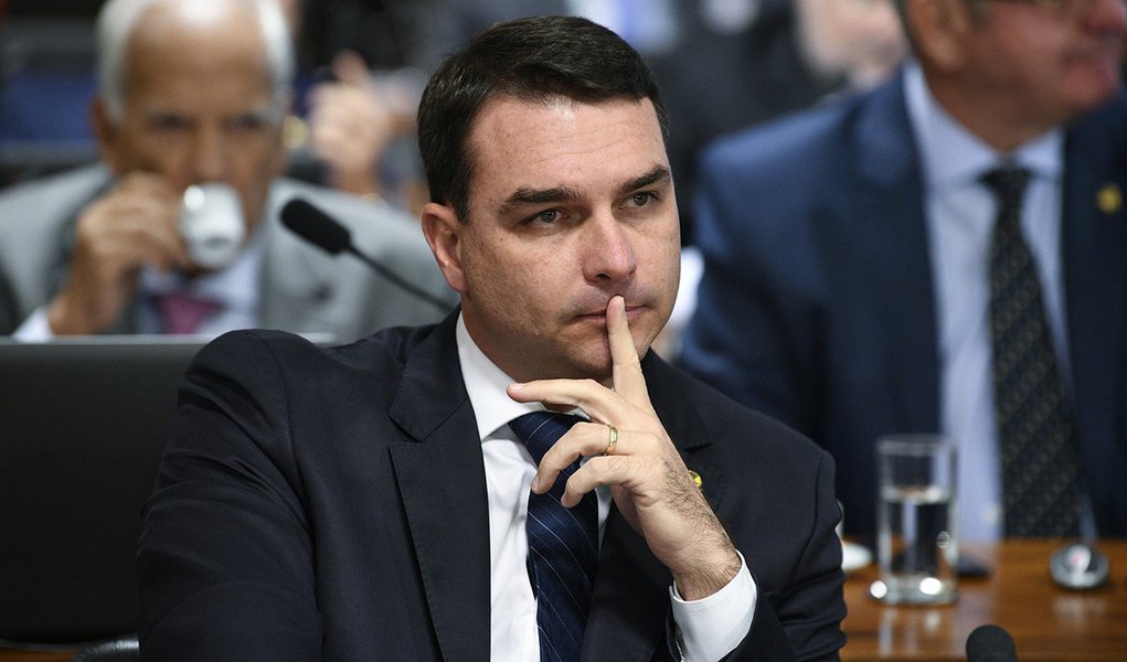 Flávio nega compra de R$ 9 mi em imóveis e diz ser alvo de vazamentos (Foto: Pedro França/Agência Senado) Flávio nega compra de R$ 9 mi em imóveis e diz ser alvo de vazamentos