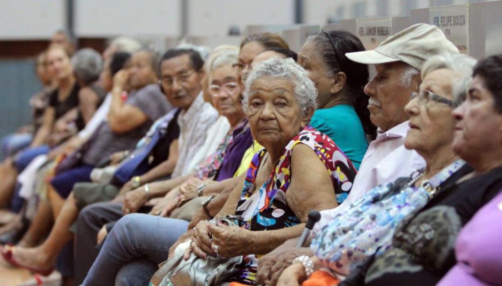 Reforma vai criar país de idosos pedindo esmola, diz economista Reforma vai criar país de idosos pedindo esmola, diz economista