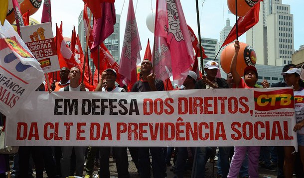 1º de maio: Derrotar a reforma previdenciária de Bolsonaro e banqueiros é a tarefa mais importante do momento! (Foto: Rovena Rosa/Agência Brasil) 1º de maio: Derrotar a reforma previdenciária de Bolsonaro e banqueiros é a tarefa mais importante do momento!