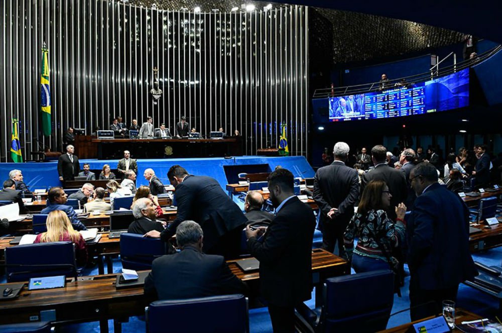 Senado aprova projeto que abre brecha para criminalizar movimentos Senado aprova projeto que abre brecha para criminalizar movimentos