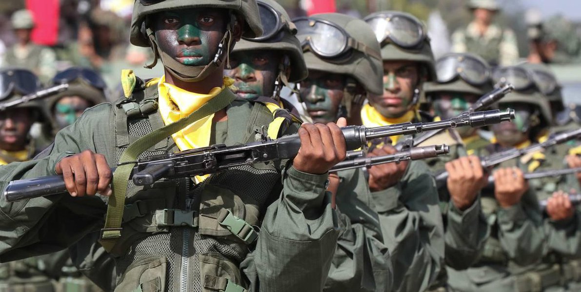 Ameaça de Trump a militares venezuelanos faz dos EUA um país 'tolo' Ameaça de Trump a militares venezuelanos faz dos EUA um país 'tolo'