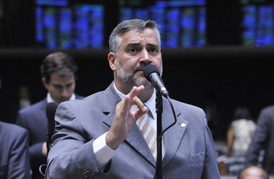 É grave a demissão de um ministro pelo filho do presidente, diz líder do PT (Foto: Agência Câmara) É grave a demissão de um ministro pelo filho do presidente, diz líder do PT