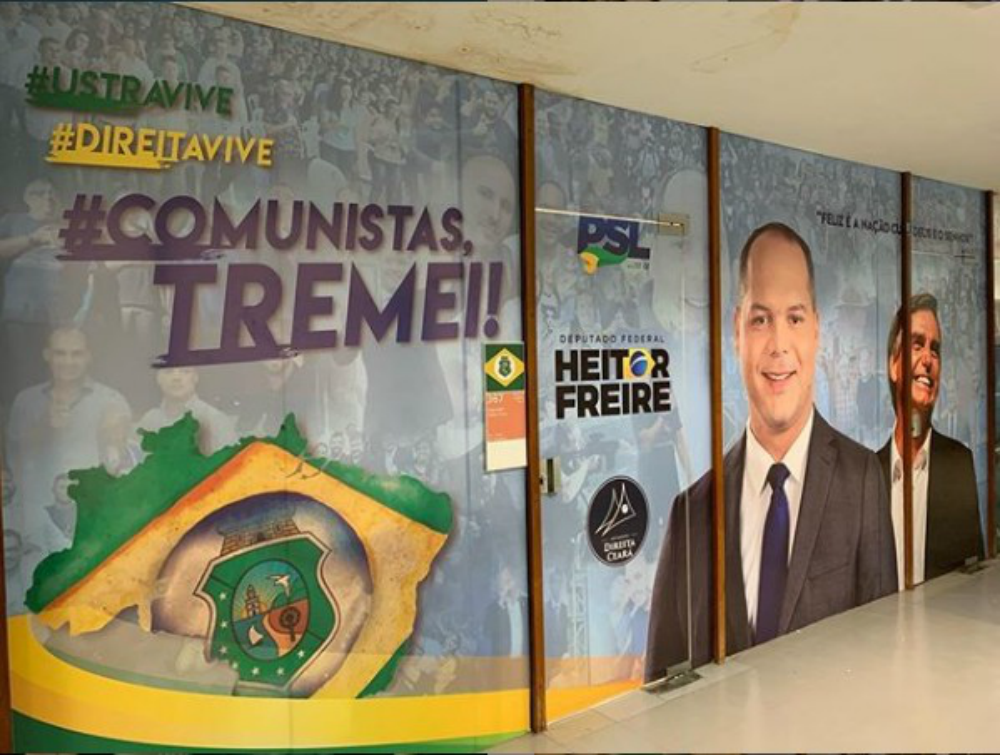 Heitor Freire, do PSL, reveste gabinete com as frases 'Ustra vive' e 'Comunistas, tremei' Heitor Freire, do PSL, reveste gabinete com as frases 'Ustra vive' e 'Comunistas, tremei'