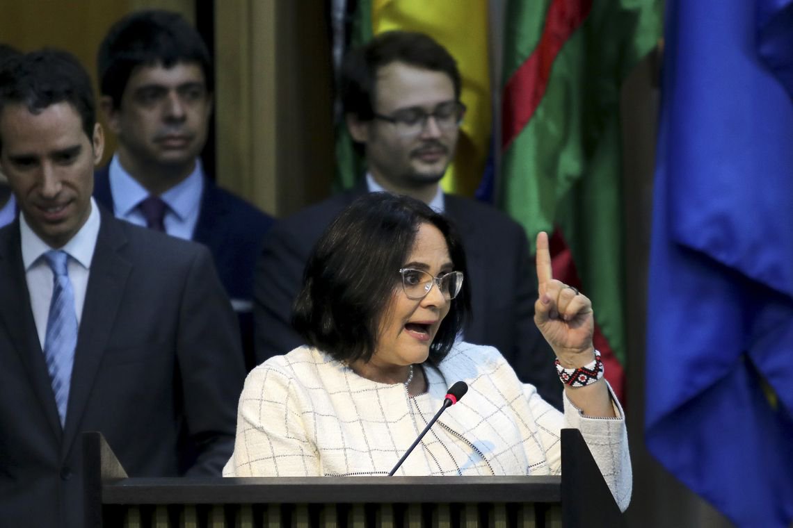Damares diz que vai às ruas com feministas, mas sem seios à mostra (Foto: Wilson Dias/Agência Brasil) Damares diz que vai às ruas com feministas, mas sem seios à mostra