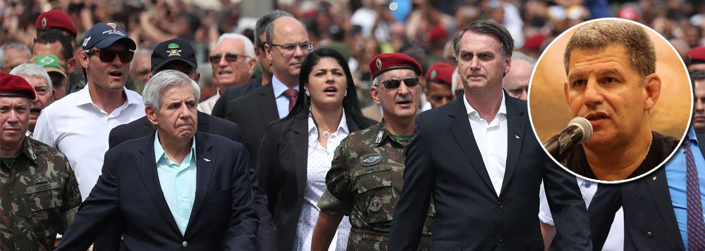 Militares tentam conter clã Bolsonaro e evitar a demissão de Bebianno Militares tentam conter clã Bolsonaro e evitar a demissão de Bebianno