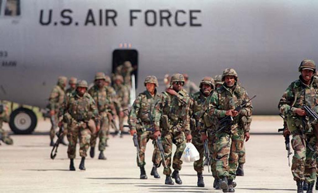 Cuba denuncia que EUA já mobilizam tropas para 'aventura militar' na Venezuela Cuba denuncia que EUA já mobilizam tropas para 'aventura militar' na Venezuela