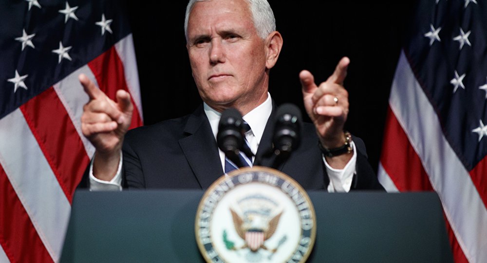 Pence repreende aliados e rejeita pedido de Merkel para trabalhar com a Rússia Pence repreende aliados e rejeita pedido de Merkel para trabalhar com a Rússia