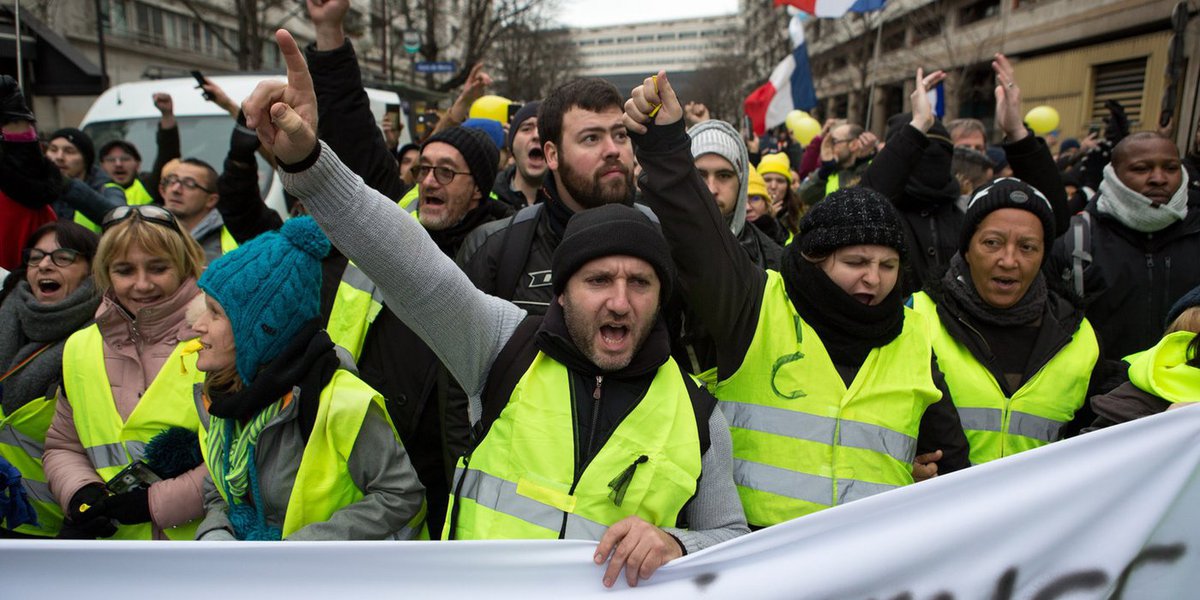 Carro atropela manifestantes dos coletes amarelos na França Carro atropela manifestantes dos coletes amarelos na França