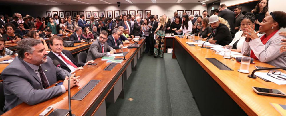 Frente em Defesa da Democracia é lançada contra retrocessos de Bolsonaro Frente em Defesa da Democracia é lançada contra retrocessos de Bolsonaro
