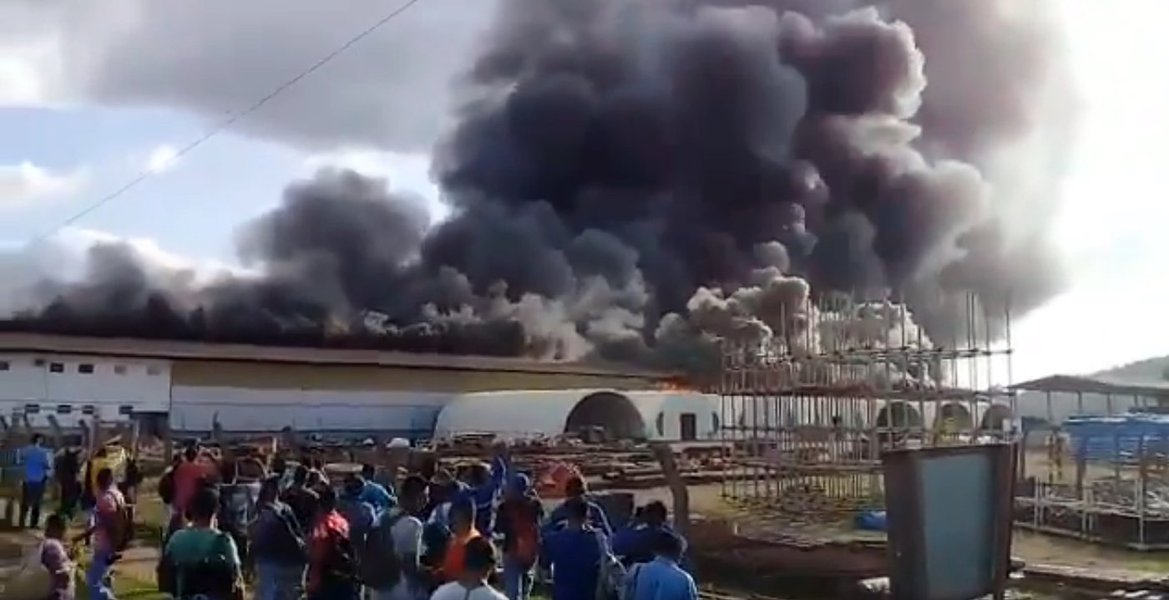 Incêndio atinge área da usina de Belo Monte (Foto: Reprodução/Twitter) Incêndio atinge área da usina de Belo Monte