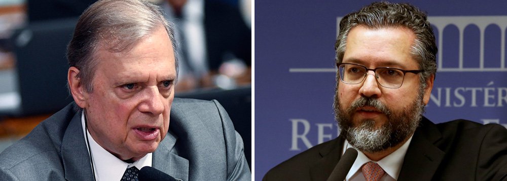 Tasso critica Araújo: 'está levando o país ao ridículo' Tasso critica Araújo: 'está levando o país ao ridículo'
