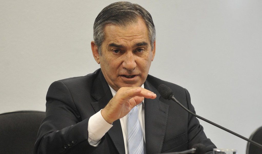 Gilberto Carvalho: monitorar bispos expõe Brasil a 'ridículo internacional' (Foto: Antonio Cruz/ABr) Gilberto Carvalho: monitorar bispos expõe Brasil a 'ridículo internacional'