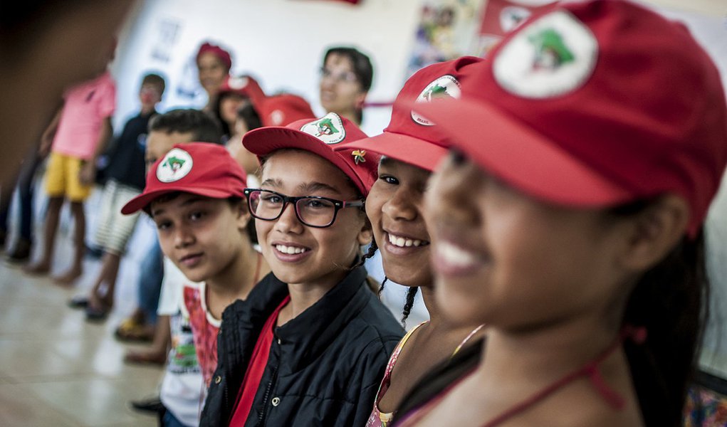 MST repudia ataque da Record contra as crianças sem terrinha (Foto: MST) MST repudia ataque da Record contra as crianças sem terrinha