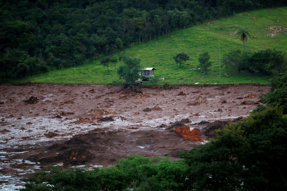Exploração predatória das mineradoras impõe ação do poder público (Foto: Reuters) Exploração predatória das mineradoras impõe ação do poder público
