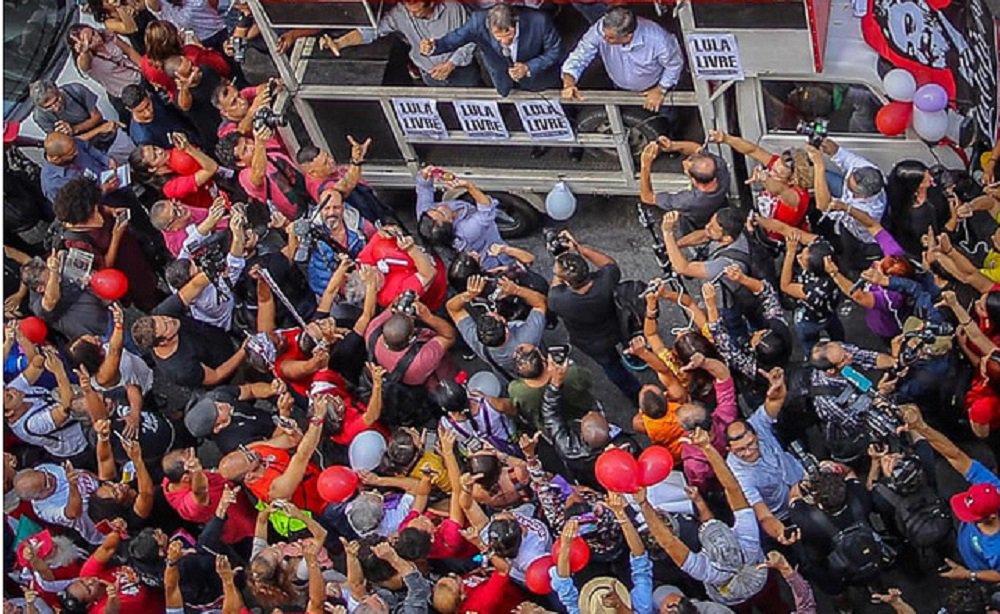 Após nova sentença, manifestantes de sete estados vão às ruas por Lula Após nova sentença, manifestantes de sete estados vão às ruas por Lula