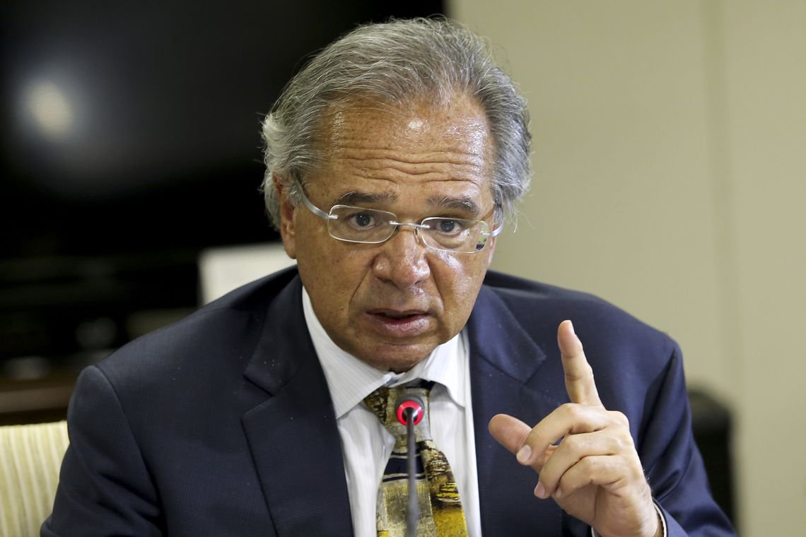 Superministro da economia estrangeira extermina setor leiteiro do Brasil Superministro da economia estrangeira extermina setor leiteiro do Brasil