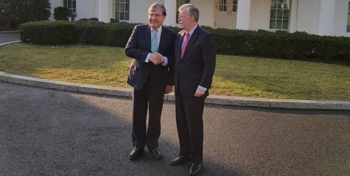 Bolton se encontra com chanceler colombiano para transmitir ordens, diz Arreaza Bolton se encontra com chanceler colombiano para transmitir ordens, diz Arreaza