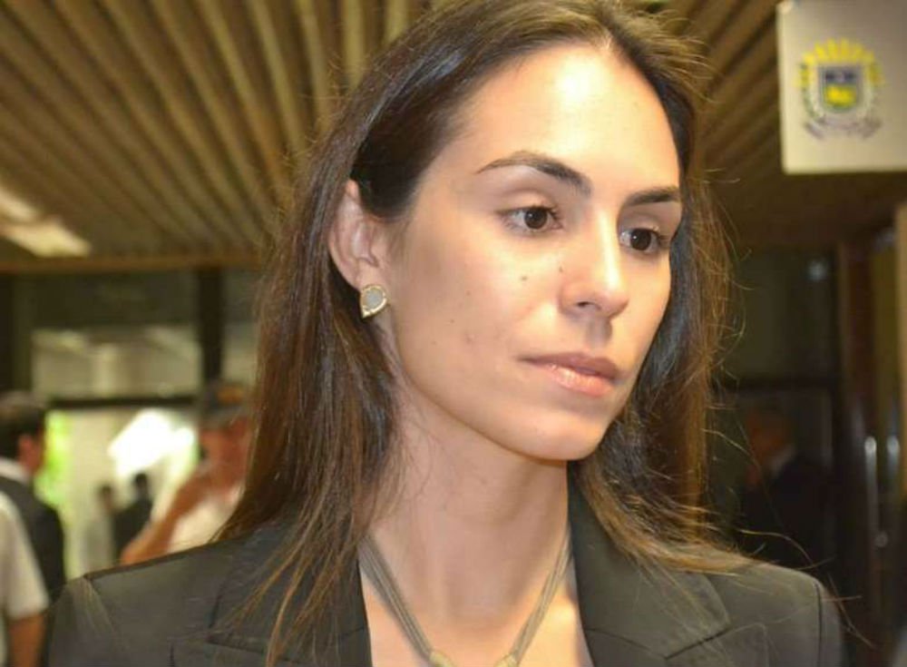 Secretária de Assuntos Fundiários diz que índios não foram os primeiros habitantes do Brasil Secretária de Assuntos Fundiários diz que índios não foram os primeiros habitantes do Brasil