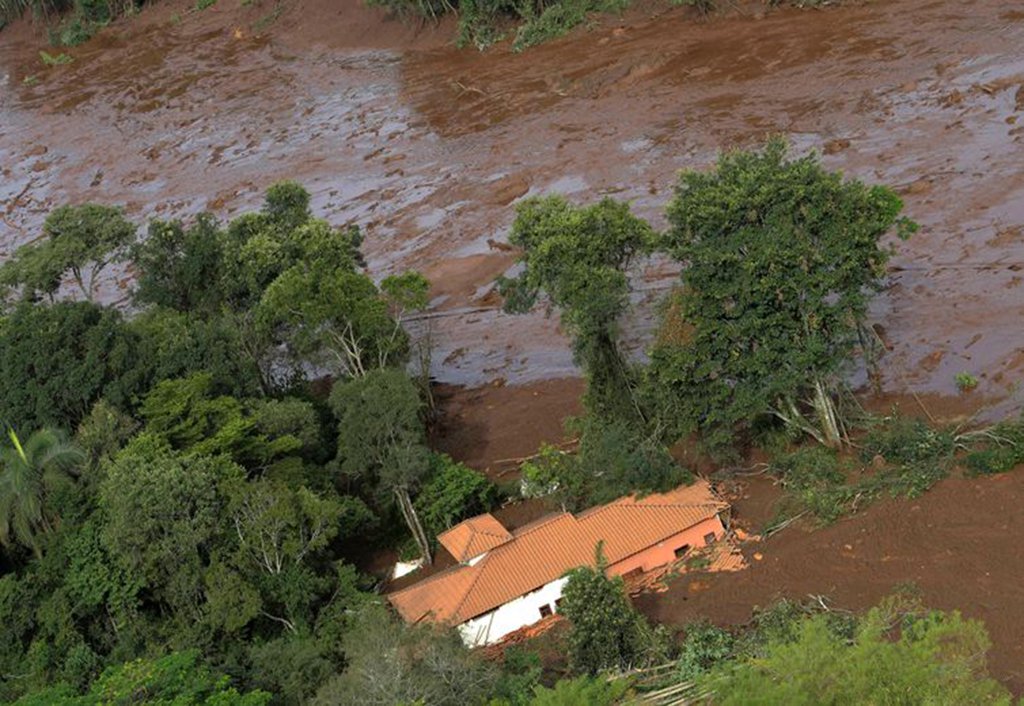 3,5 milhões de pessoas vivem em cidades com barragem de risco (Foto: REUTERS/Washington Alves) 3,5 milhões de pessoas vivem em cidades com barragem de risco