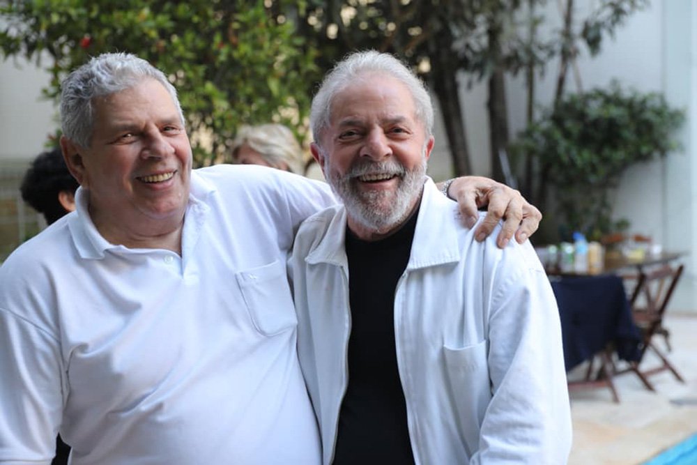 Impedido de ir ao enterro, Lula relembra com emoção desejo de Vavá de visitá-lo (Foto: Reprodução/Facebook) Impedido de ir ao enterro, Lula relembra com emoção desejo de Vavá de visitá-lo